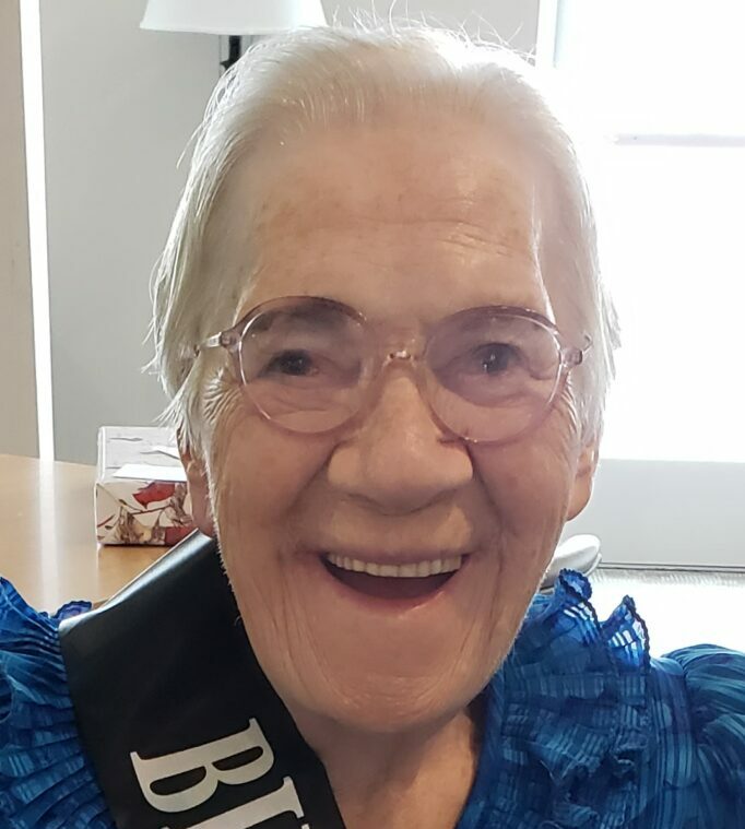 ella belling